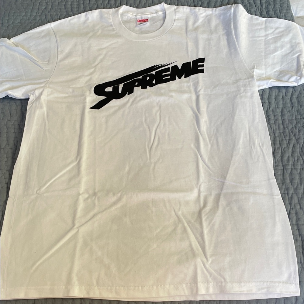 Men’s Supreme tshirt